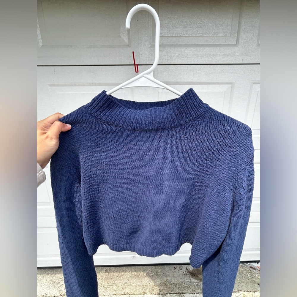 Slightly cropped Sweater